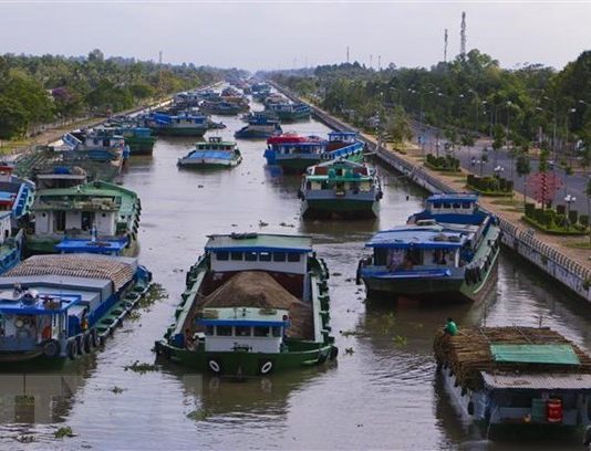Tội vi phạm quy định về điều khiển phương tiện giao thông đường thủy