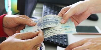 Tạm ứng tiền lương cho nhân viên